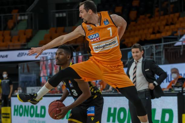 积收入高达 积收入高达